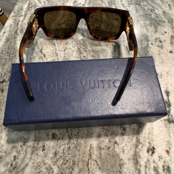 Louis Vuitton Acetate LV Link Square Sunglasses Z1479W Dark Tortoise - Picture 4 of 10